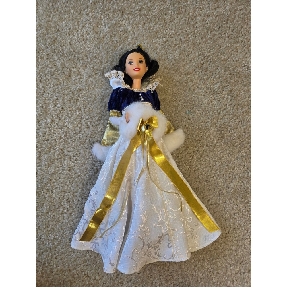 Disney Collector Snow White Doll Winter Holiday Velvet Gold Cape Faux Fur Trim